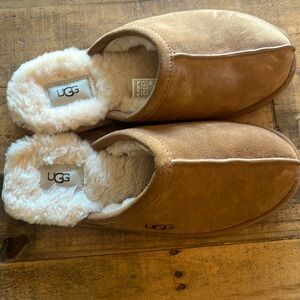 Women’s ugg slippers size 10